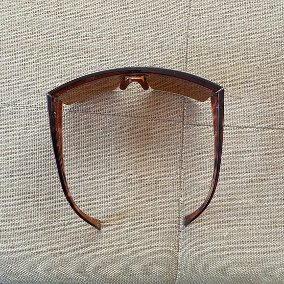 Lady Gaga Tour Sunglasses - Picture 4 of 5